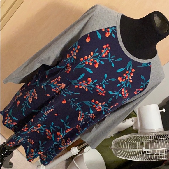 LuLaRoe Tops - Lularoe Randy tee